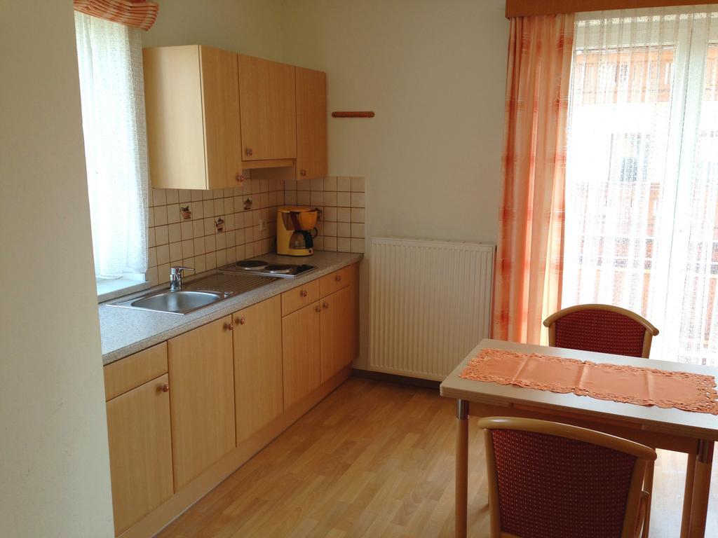 Gastehaus Sapetschnig Apartamento Faak am See Habitación foto